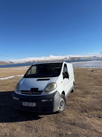 Stealth Camper van Opel Vivaro 1.9Tdi
